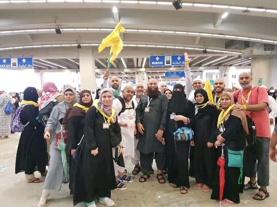 Scholar leading a guidance session for pilgrims